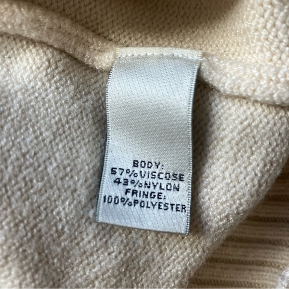 Neiman Marcus Gray/Cream Fringe Sweater size Large - Picture 8 of 8